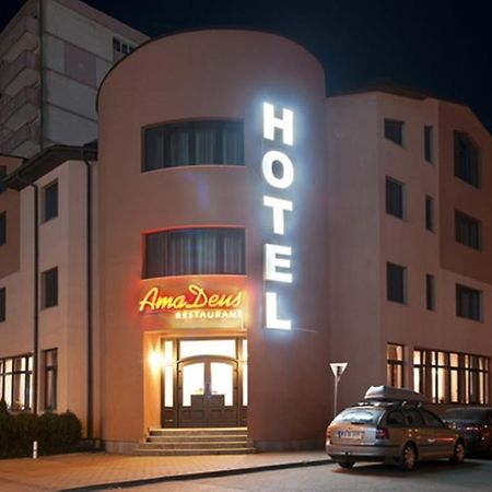 Hotel Amadeus Focşani Екстериор снимка