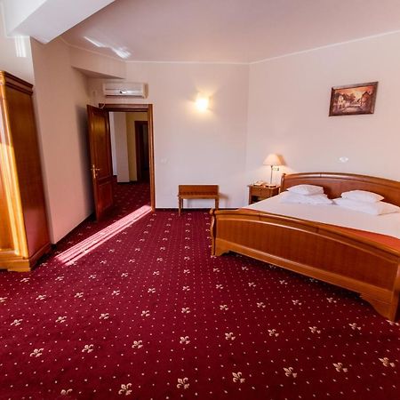 Hotel Amadeus Focşani Екстериор снимка