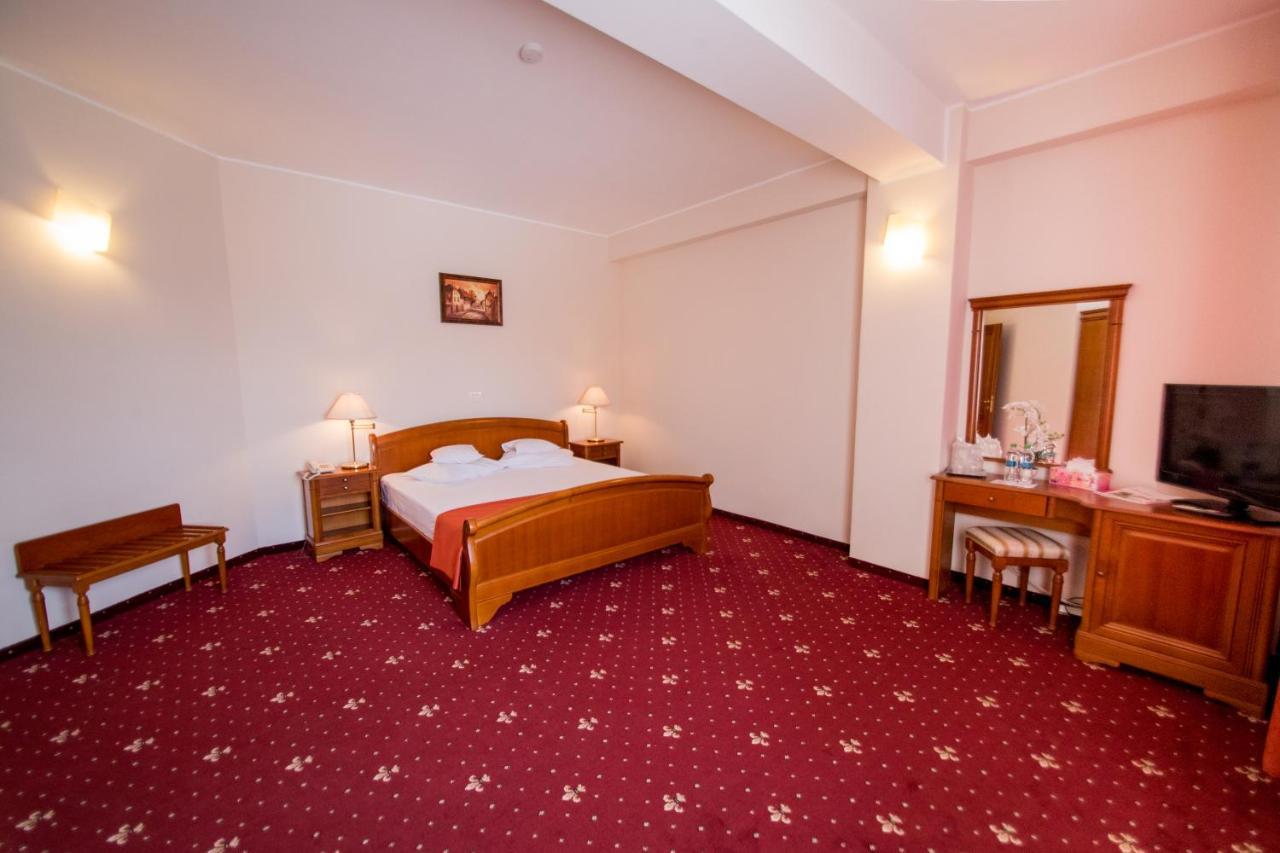 Hotel Amadeus Focşani Екстериор снимка