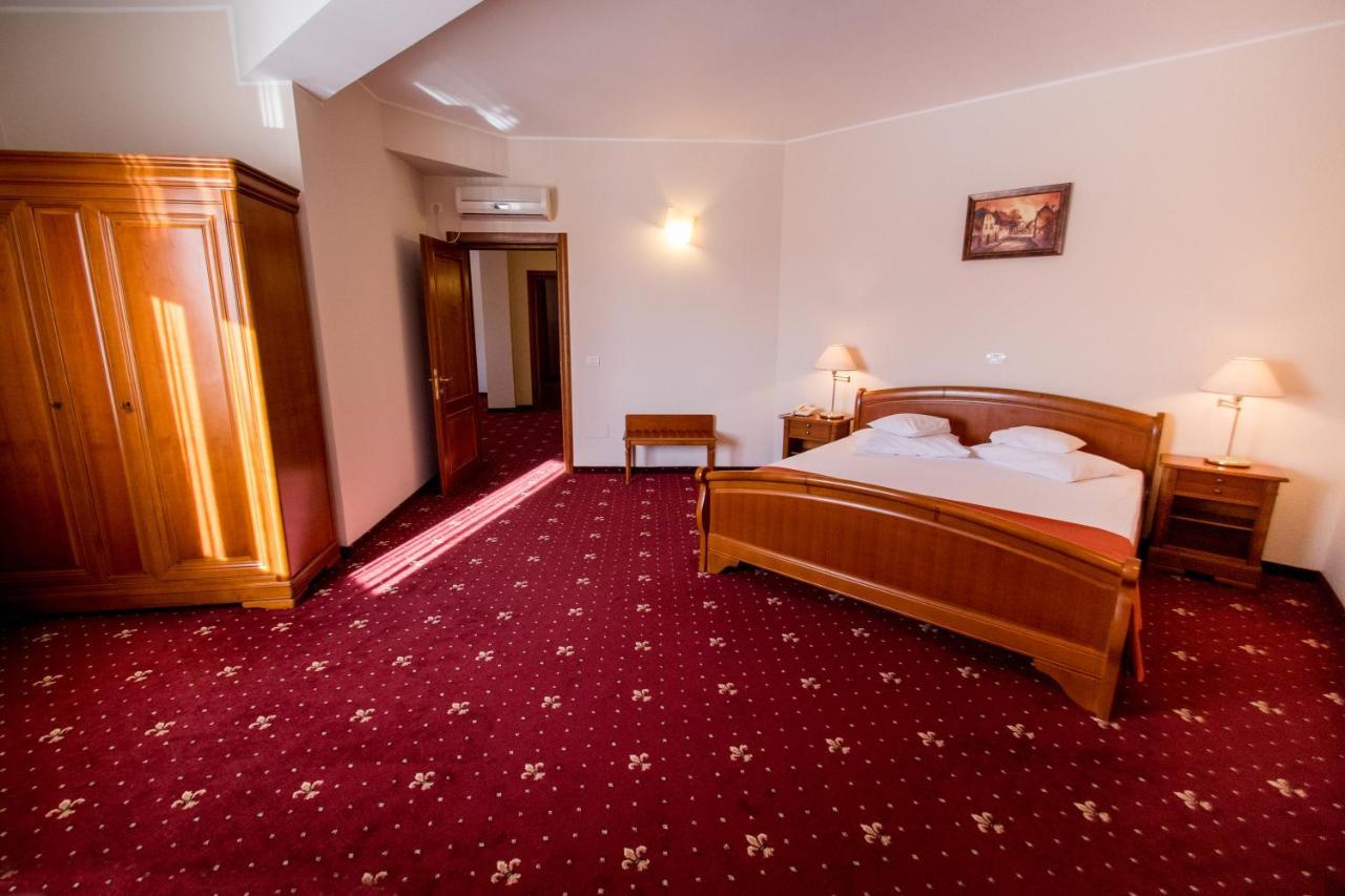 Hotel Amadeus Focşani Екстериор снимка